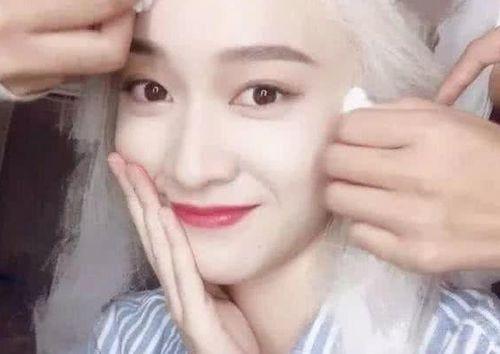 白脸王哪个明星,揭秘明星XXX的华丽蜕变之路