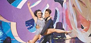 明星公共场所掉卫生巾,尴尬瞬间引发网友热议