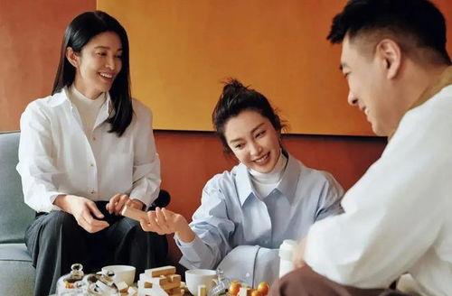 吃瓜进了娱乐圈,意外踏入娱乐圈的奇幻之旅
